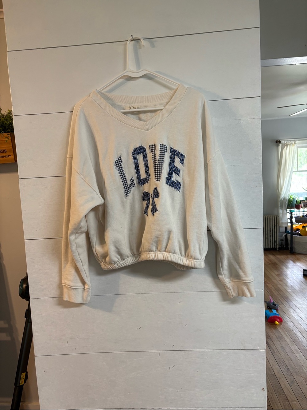 Women's Cream V-Neck 'LOVE' Pullover Sweatshirt